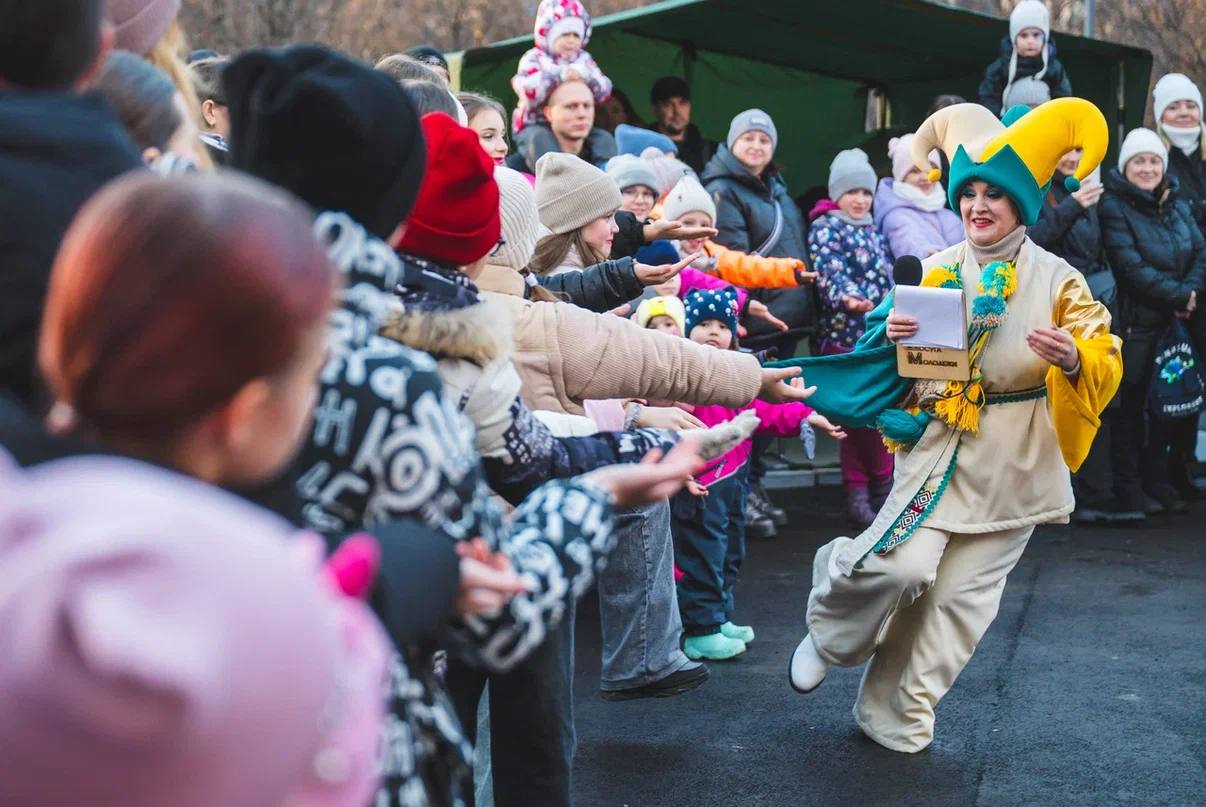 Андрей Чибис поздравил североморцев с Днем народного единства в обновленном городском парке Андрей Чибис поздравил североморцев с Днем народного единства в обновленном городском парке