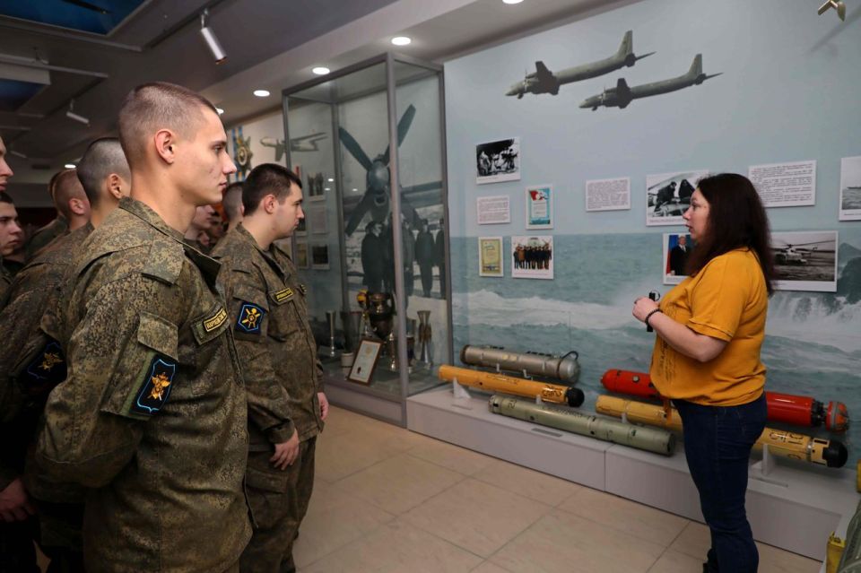 Призывники Северного флота посетили музей авиации в Сафоново Призывники Северного флота посетили музей авиации в Сафоново
