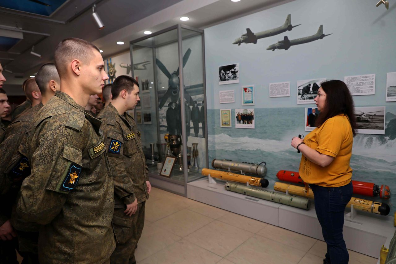 Призывники Северного флота посетили музей авиации в Сафоново Призывники Северного флота посетили музей авиации в Сафоново