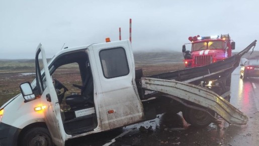 На дороге к Териберке столкнулись три автомобиля