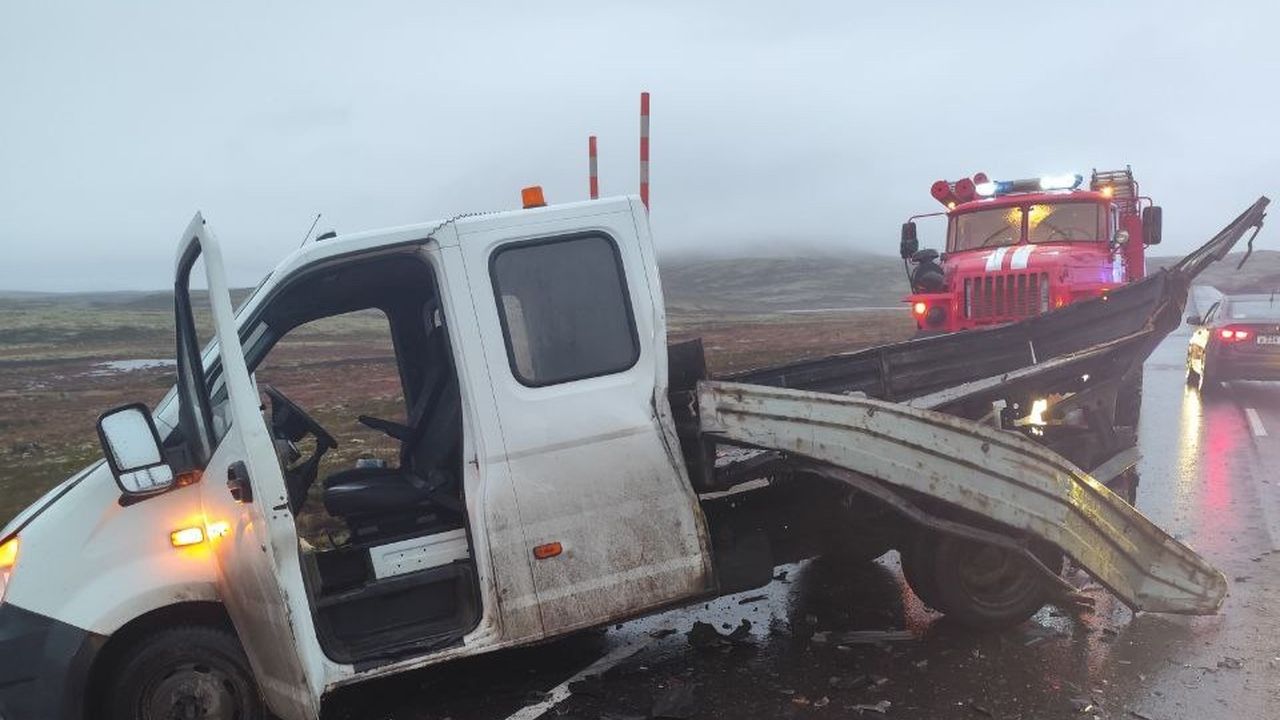 На дороге к Териберке столкнулись три автомобиля