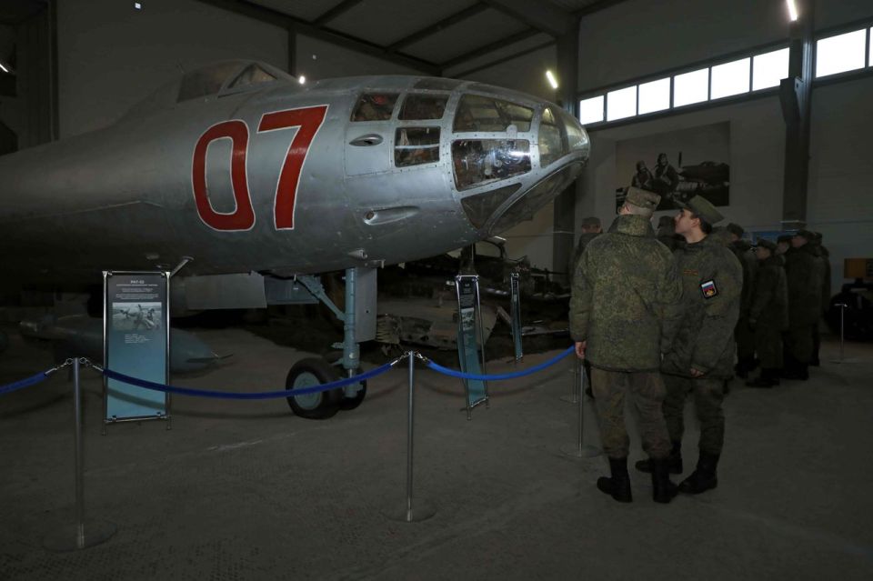 Призывники Северного флота посетили музей авиации в Сафоново Призывники Северного флота посетили музей авиации в Сафоново