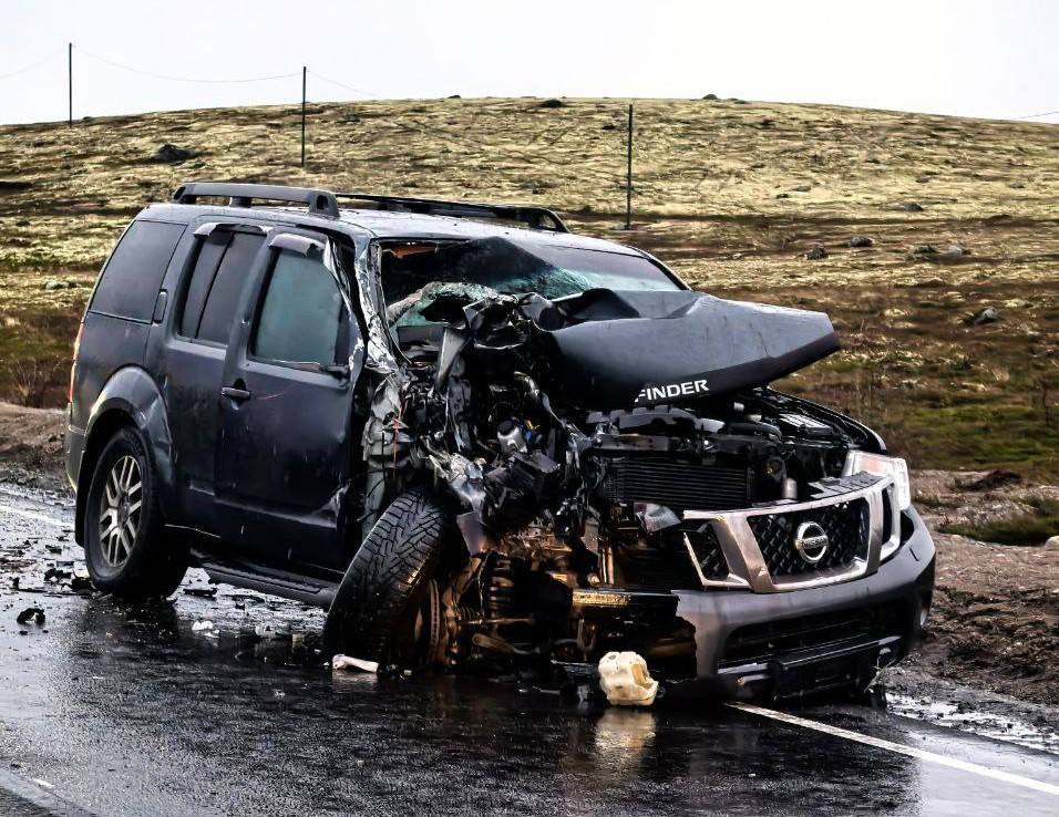 Сегодня в 08 часов 15 минут в г. Мурманск, в районе д. 91 по пр. Г. Североморцев неустановленный водитель, управляя автомобилем "Опель Астра", допустил столкновение с попутно двигающимся автомобилем "Рено Дастер", затем... Сегодня в 08 часов 15 минут в г. Мурманск, в районе д. 91 по пр. Г. Североморцев неустановленный водитель, управляя автомобилем "Опель Астра", допустил столкновение с попутно двигающимся автомобилем "Рено Дастер", затем...
