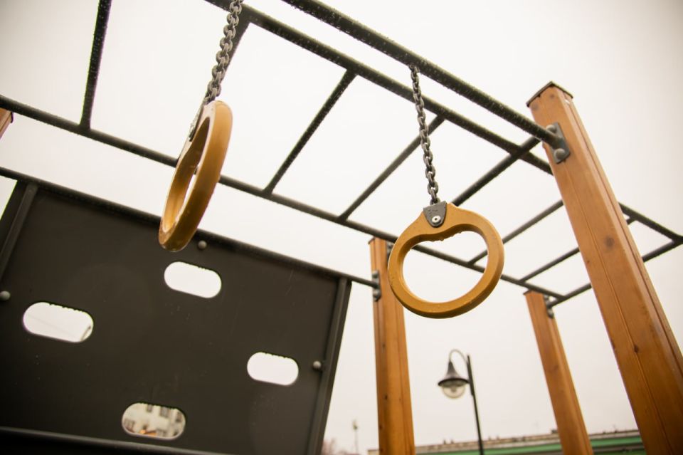 В Мурманске завершено обновление детской площадки в сквере за школой № 1 на ул. Капитана Буркова, 31 В Мурманске завершено обновление детской площадки в сквере за школой № 1 на ул. Капитана Буркова, 31