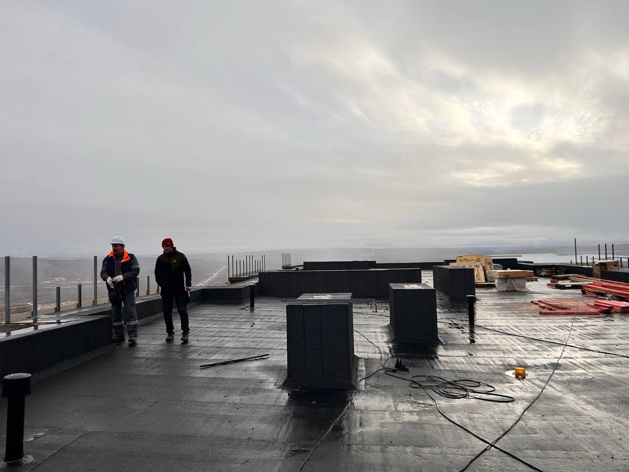 В Заполярном продолжается строительство жилого дома на улице Ленинградской В Заполярном продолжается строительство жилого дома на улице Ленинградской