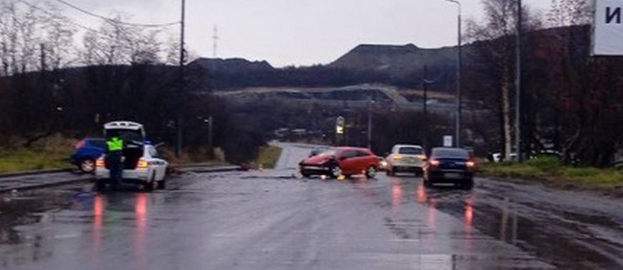 За минувшие сутки, 5 ноября, на дорогах Мурманской области было зарегистрировано пять дорожно-транспортных происшествий, в которых пострадали 8 человек За минувшие сутки, 5 ноября, на дорогах Мурманской области было зарегистрировано пять дорожно-транспортных происшествий, в которых пострадали 8 человек