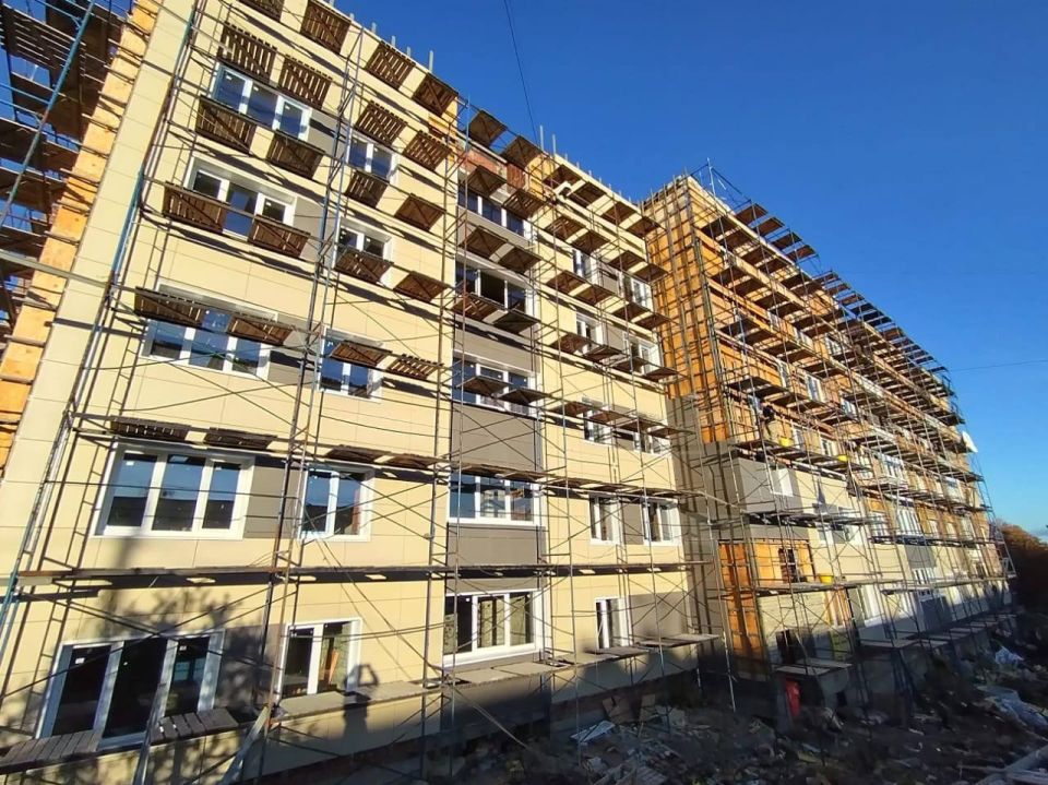 В Заполярном продолжается строительство жилого дома на улице Ленинградской