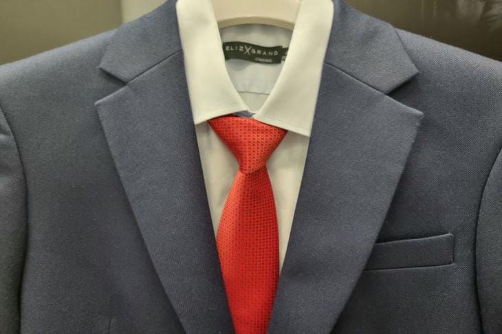 Организация галстуков: эффективные способы экономии пространства и сохранения формы