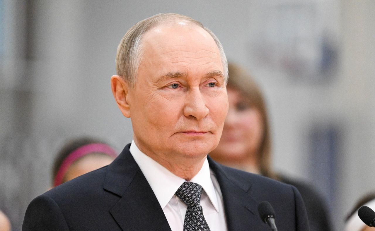 Владимир Путин в ходе визита в центр адаптивного спорта в Самаре одобрил предложение о полном запрете продажи вейпов в России