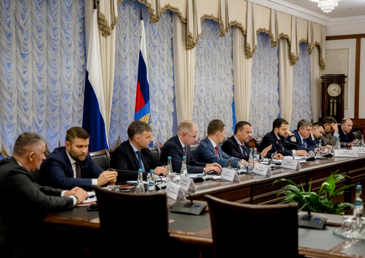 Андрей Никитин провел рабочую встречу с губернатором Мурманской области Андреем Чибисом Андрей Никитин провел рабочую встречу с губернатором Мурманской области Андреем Чибисом