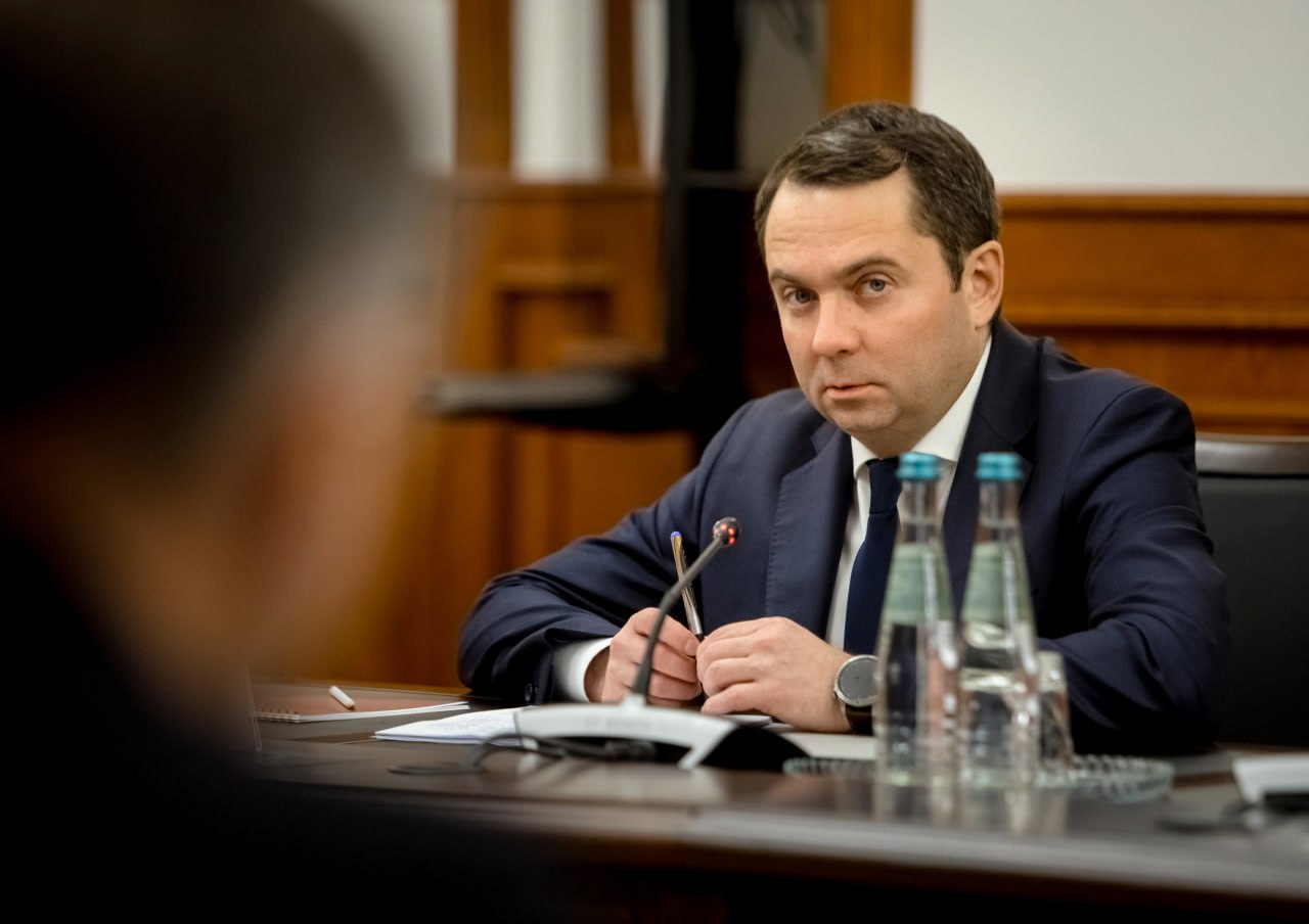 Андрей Никитин провел рабочую встречу с губернатором Мурманской области Андреем Чибисом Андрей Никитин провел рабочую встречу с губернатором Мурманской области Андреем Чибисом