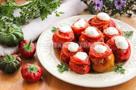Фаршированный перец с куриным фаршем и овощами