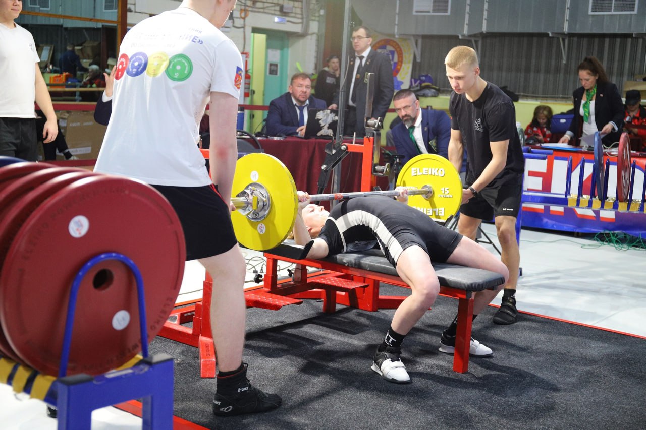 В Мурманске завершились областные соревнования по пауэрлифтингу В Мурманске завершились областные соревнования по пауэрлифтингу