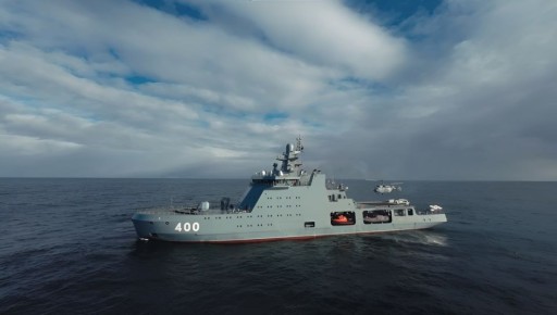 Воин высоких широт. Экипаж новейшего боевого ледокола успешно сдал "выпускные экзамены" Северному Ледовитому океану Патрульный корабль "Иван Папанин" стал первым из боевых единиц Военно-морского флота России, прошедшим...