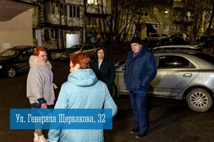 Еженедельные выездные встречи представителей административных округов города Мурманска с жителями для оперативного выявления и решения актуальных проблем продолжаются