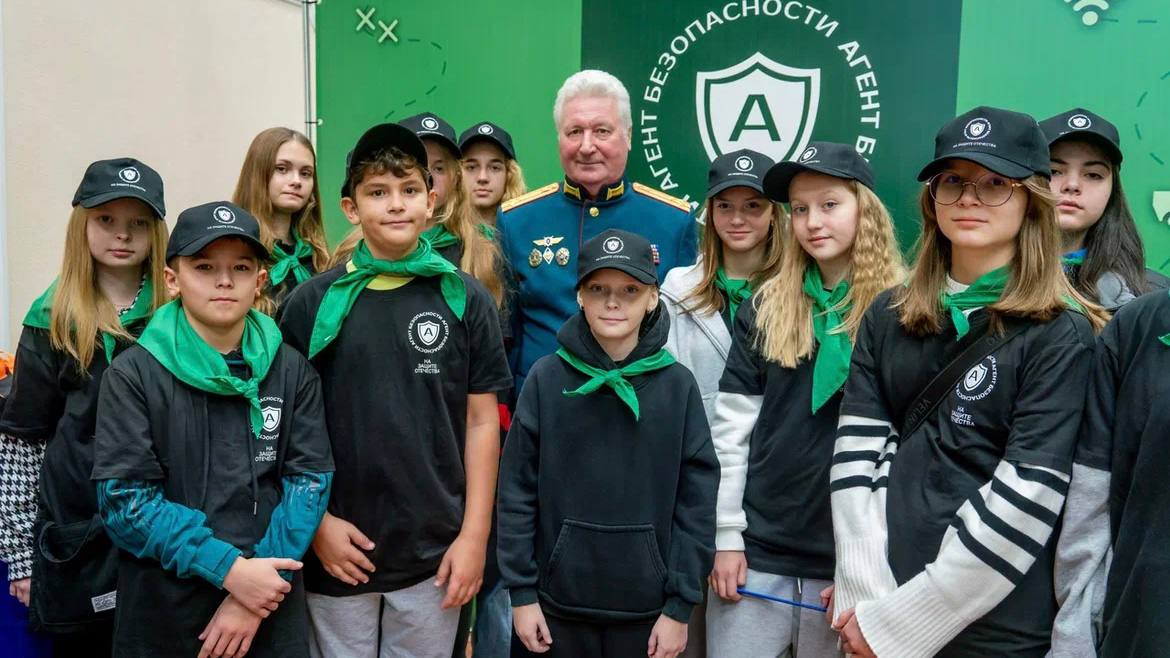 В Главном военном следственном управлении СК России прошел молодежный фестиваль «Агенты безопасности» В Главном военном следственном управлении СК России прошел молодежный фестиваль «Агенты безопасности»