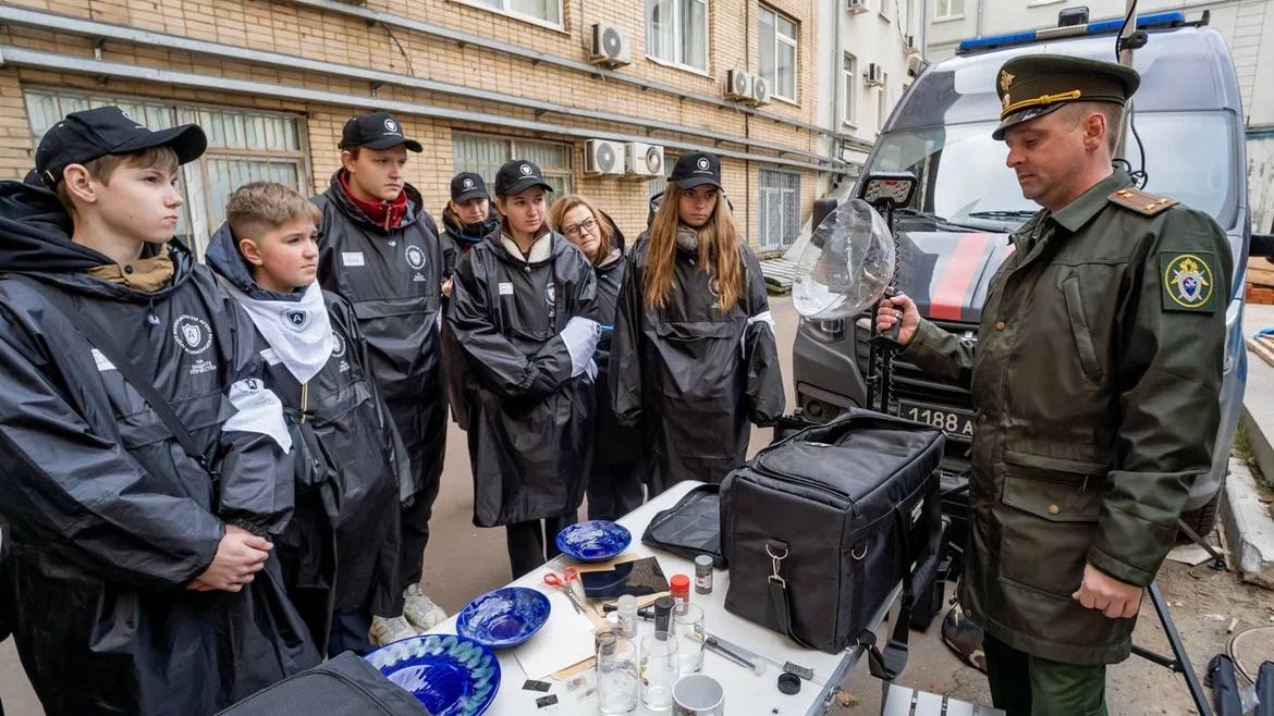 В Главном военном следственном управлении СК России прошел молодежный фестиваль «Агенты безопасности» В Главном военном следственном управлении СК России прошел молодежный фестиваль «Агенты безопасности»