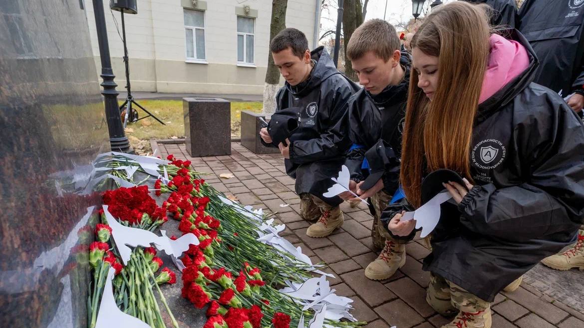 В Главном военном следственном управлении СК России прошел молодежный фестиваль «Агенты безопасности» В Главном военном следственном управлении СК России прошел молодежный фестиваль «Агенты безопасности»