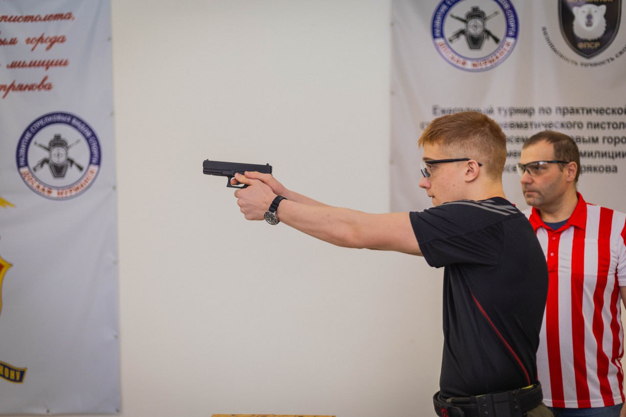 Накануне Дня сотрудника органов внутренних дел в Мурманском областном стрелково-спортивном клубе ДОСААФ (ул Накануне Дня сотрудника органов внутренних дел в Мурманском областном стрелково-спортивном клубе ДОСААФ (ул