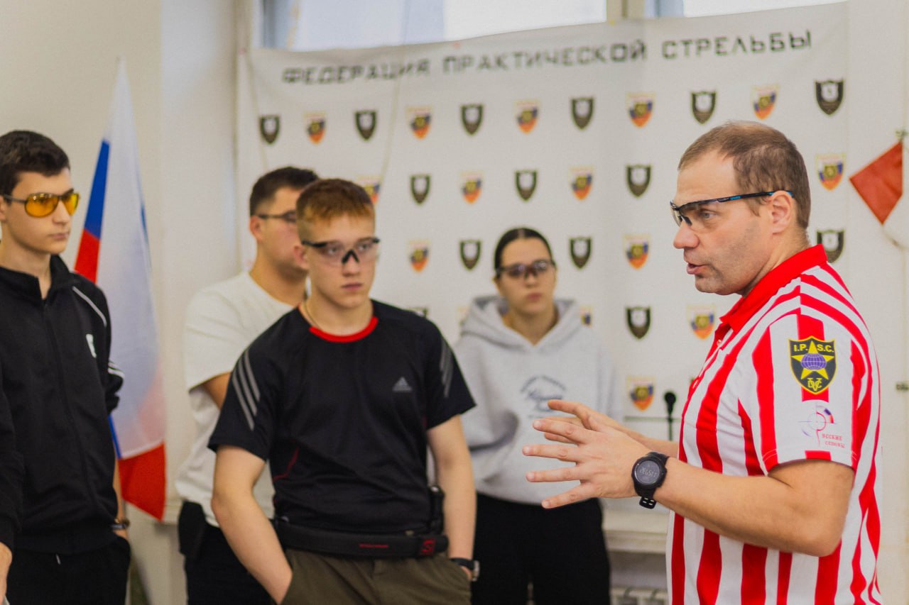 Накануне Дня сотрудника органов внутренних дел в Мурманском областном стрелково-спортивном клубе ДОСААФ (ул Накануне Дня сотрудника органов внутренних дел в Мурманском областном стрелково-спортивном клубе ДОСААФ (ул