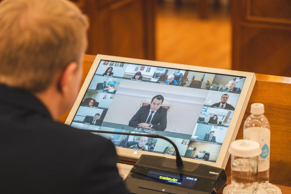 Безусловный приоритет: Андрей Чибис подчеркнул важность исполнения поручений по итогам выездов и встреч, а также обращений, с которыми приходят жители