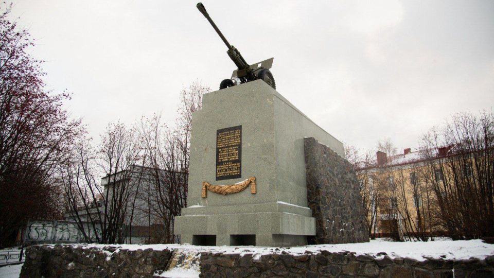 В Мурманске обновили памятник воинам 6-й Героической комсомольской батареи