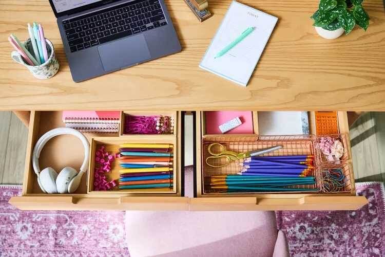 Поддержите порядок на письменном столе в новый учебный год