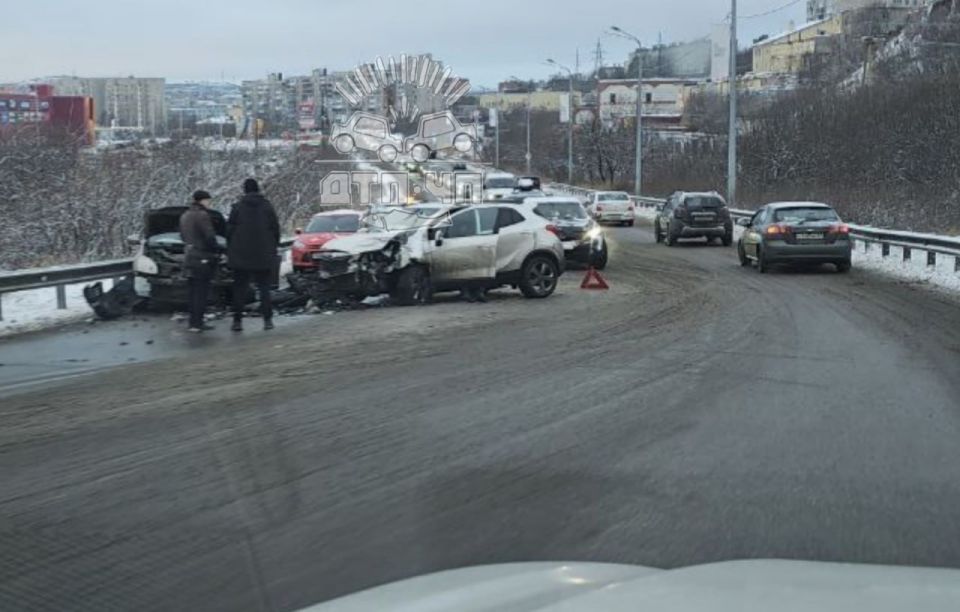 Женщина пострадала при столкновении иномарок в Мурманске
