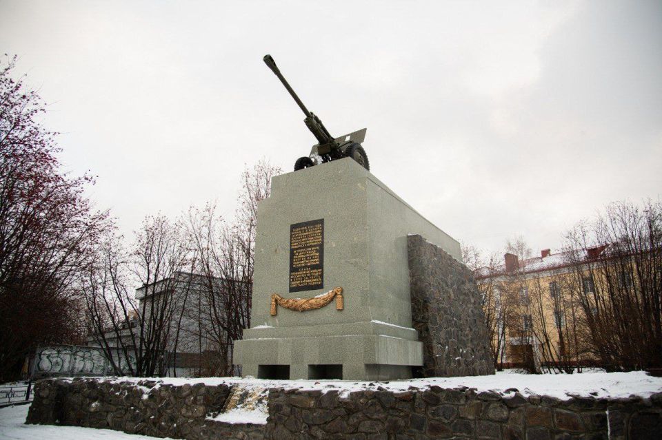 В городе-герое Мурманске отреставрировали памятник воинам 6-й Героической комсомольской батареи