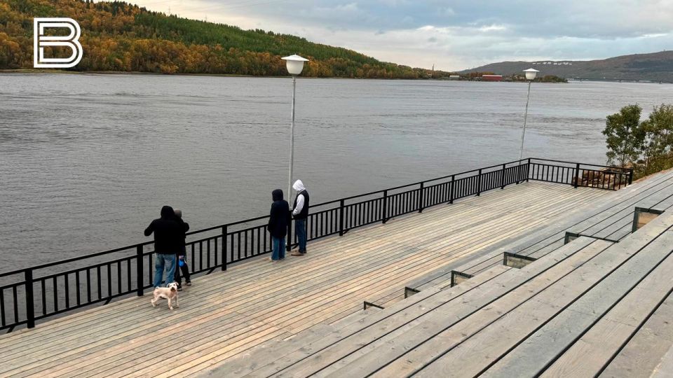 Спуск к смотровой площадке и гроту на новой набережной в Коле оборудуют перилами
