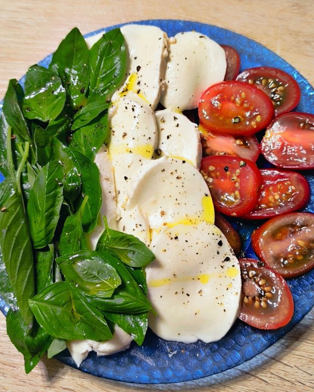 Необычная капрезе: как добавить стиль и вкус в классический салат