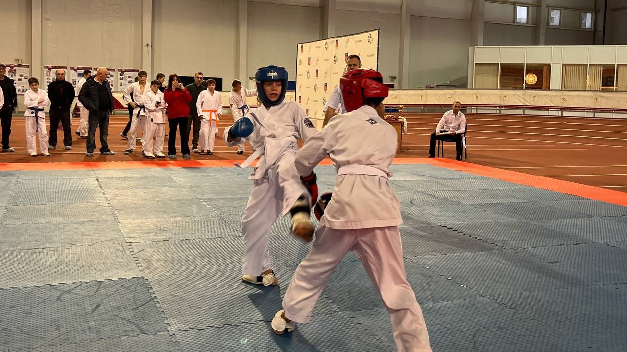 Региональные соревнования по каратэ прошли в Мурманском легкоатлетическом манеже