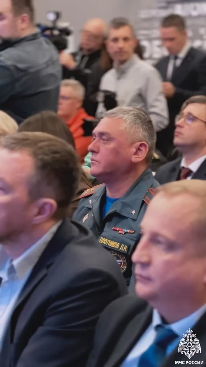 Сотрудники #МЧСМурманск в числе награжденных добровольцев