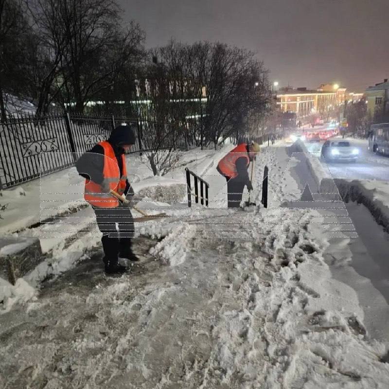Мурманск парализовало из-за мощной метели с грозой: около 16 рейсов задержаны, на нескольких федеральных участках трасс перекрыто движение Мурманск парализовало из-за мощной метели с грозой: около 16 рейсов задержаны, на нескольких федеральных участках трасс перекрыто движение