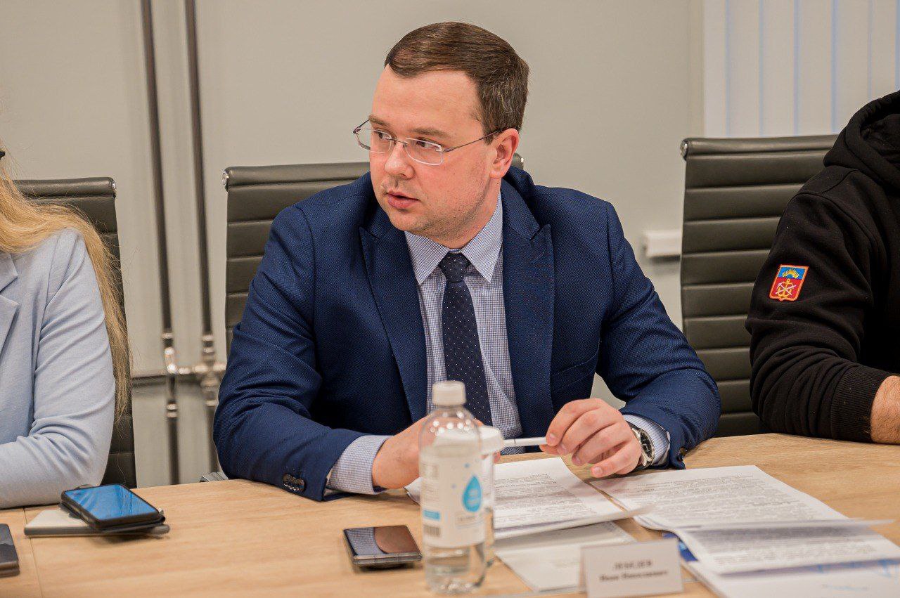 Глава города Мурманска Иван Лебедев принял участие в совещании с представителями региональных ведомств и жизнеобеспечивающих предприятий под председательством губернатора Мурманской области Андрея Чибиса Глава города Мурманска Иван Лебедев принял участие в совещании с представителями региональных ведомств и жизнеобеспечивающих предприятий под председательством губернатора Мурманской области Андрея Чибиса