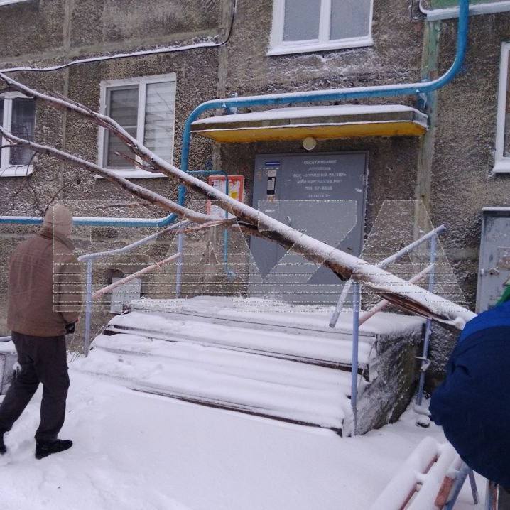 Мурманск парализовало из-за мощной метели с грозой: около 16 рейсов задержаны, на нескольких федеральных участках трасс перекрыто движение Мурманск парализовало из-за мощной метели с грозой: около 16 рейсов задержаны, на нескольких федеральных участках трасс перекрыто движение