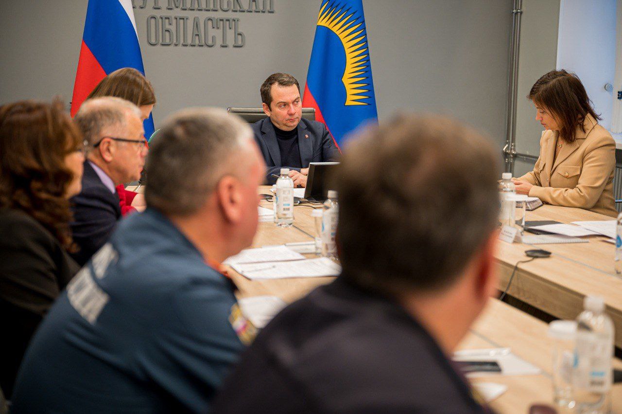 Глава города Мурманска Иван Лебедев принял участие в совещании с представителями региональных ведомств и жизнеобеспечивающих предприятий под председательством губернатора Мурманской области Андрея Чибиса