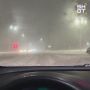 Сильная метель и снежный коллапс в Мурманске и области: из-за сильного снегопада в регионе уже перекрыты несколько федеральных трасс, задержаны около 20 авиарейсов, есть перебои с электричеством