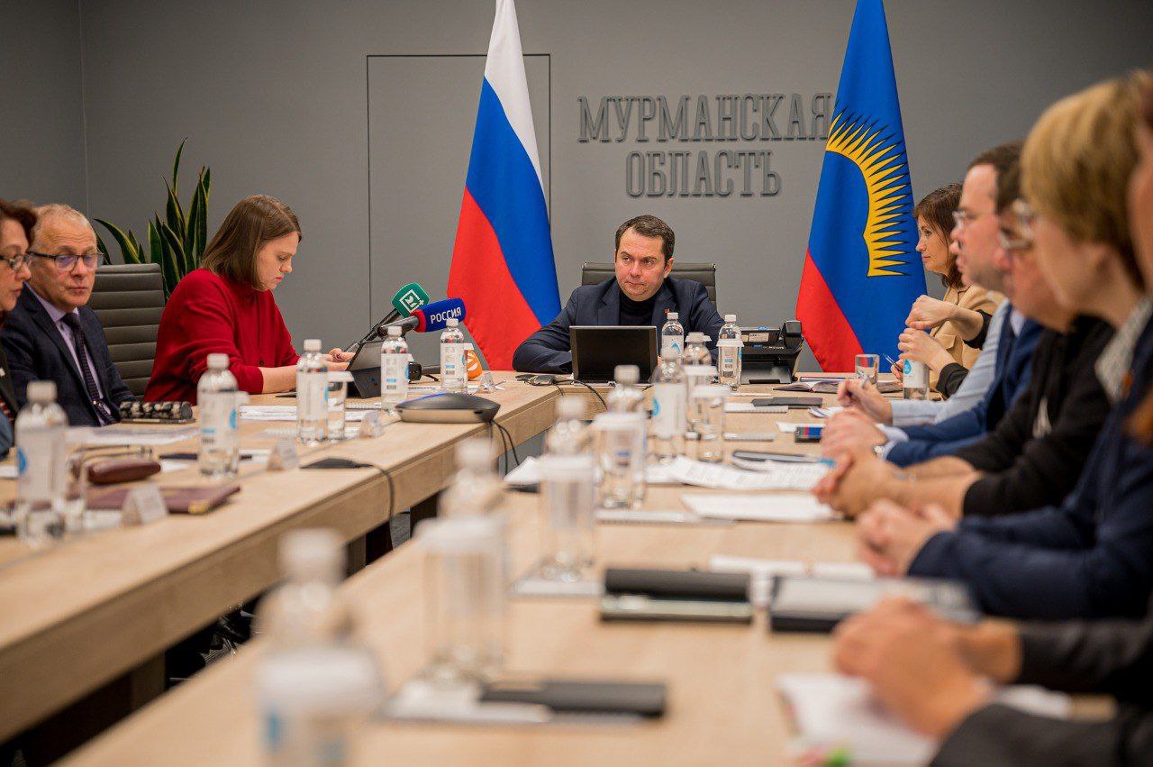 Глава города Мурманска Иван Лебедев принял участие в совещании с представителями региональных ведомств и жизнеобеспечивающих предприятий под председательством губернатора Мурманской области Андрея Чибиса Глава города Мурманска Иван Лебедев принял участие в совещании с представителями региональных ведомств и жизнеобеспечивающих предприятий под председательством губернатора Мурманской области Андрея Чибиса