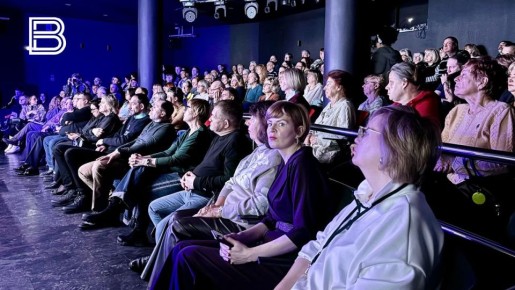 Российский писатель и общественный деятель Захар Прилепин выступает в Мурманске на фестивале "КнигоЛед"