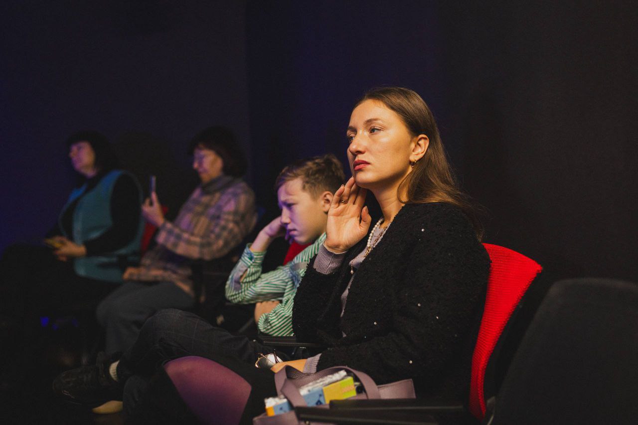 Сегодня в Мурманске открылся двухдневный литературный фестиваль «КнигоЛёд-2025» — событие, которое уже стало доброй традицией и объединяет всех, кто любит читать и открывать новые имена в российской литературе Сегодня в Мурманске открылся двухдневный литературный фестиваль «КнигоЛёд-2025» — событие, которое уже стало доброй традицией и объединяет всех, кто любит читать и открывать новые имена в российской литературе