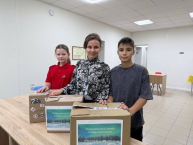 Мурманские юнармейцы собрали посылки для госпиталя