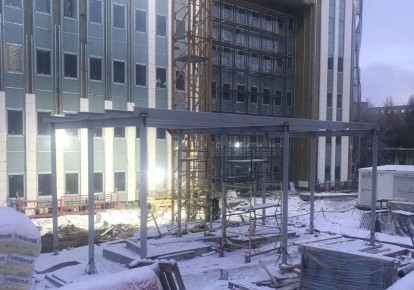 В Мурманске начали монтаж кислородной станции для нового хирургического корпуса онкодиспансера