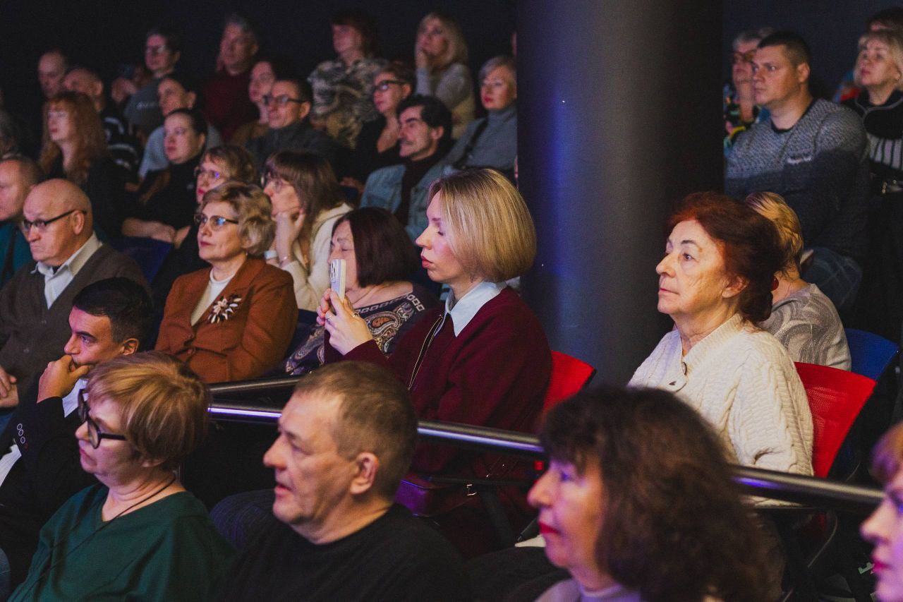 Сегодня в Мурманске открылся двухдневный литературный фестиваль «КнигоЛёд-2025» — событие, которое уже стало доброй традицией и объединяет всех, кто любит читать и открывать новые имена в российской литературе Сегодня в Мурманске открылся двухдневный литературный фестиваль «КнигоЛёд-2025» — событие, которое уже стало доброй традицией и объединяет всех, кто любит читать и открывать новые имена в российской литературе