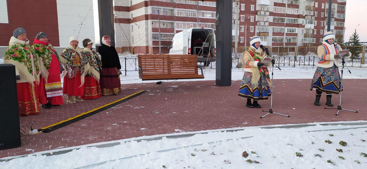 В Ловозере открыли благоустроенный "Парк-сквер" на улице Пионерской В Ловозере открыли благоустроенный "Парк-сквер" на улице Пионерской