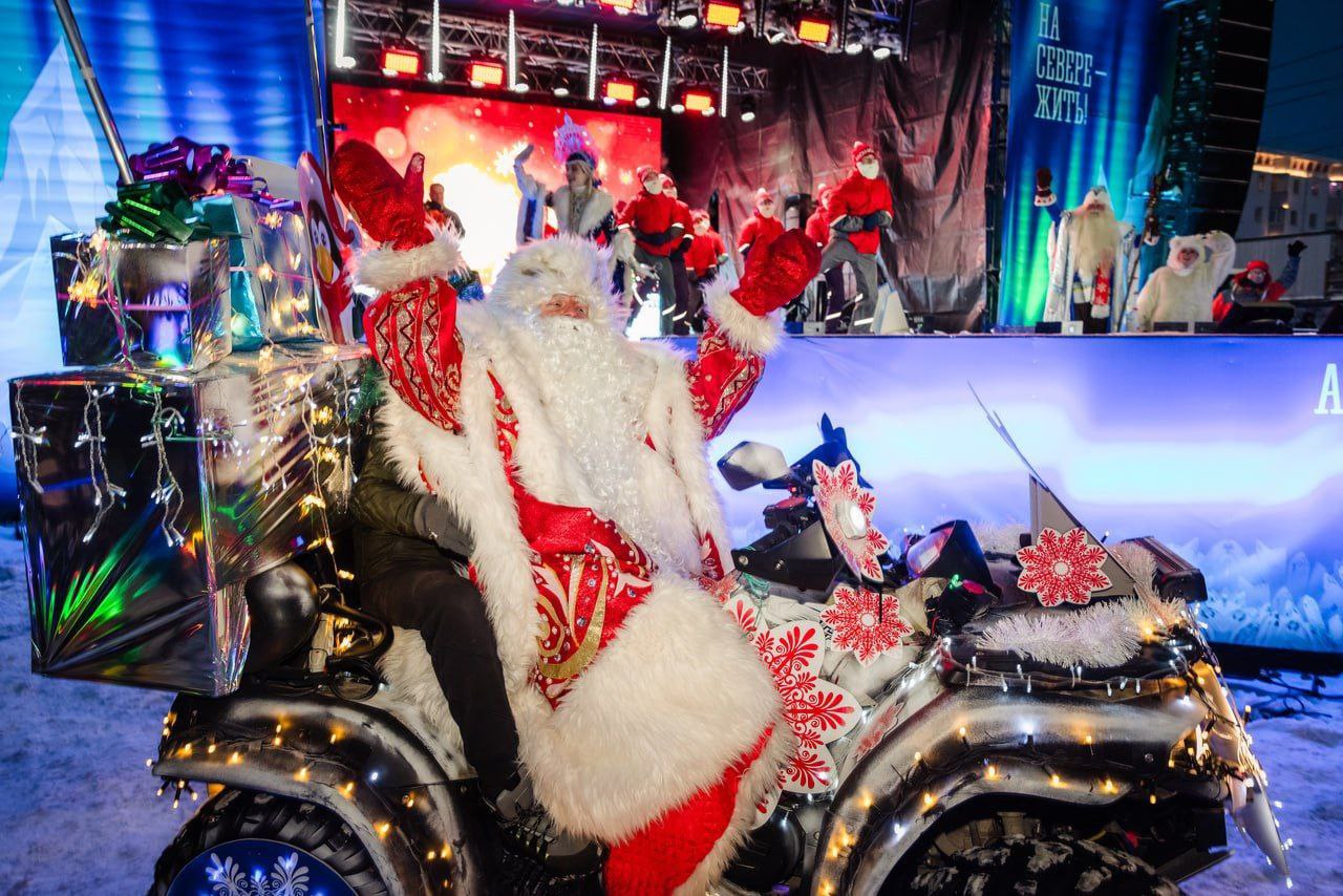 Раз-два-три, елочка, гори! Раз-два-три, елочка, гори!