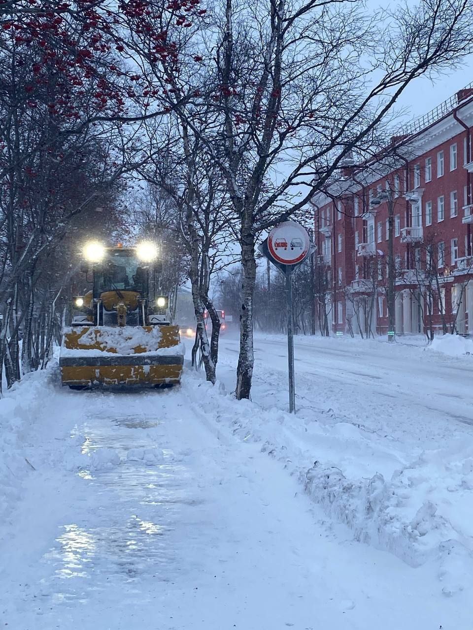 Губернатор Андрей Чибис поблагодарил сотрудников региональных служб и организаций за оперативную и слаженную работу по устранению последствий непогоды Губернатор Андрей Чибис поблагодарил сотрудников региональных служб и организаций за оперативную и слаженную работу по устранению последствий непогоды