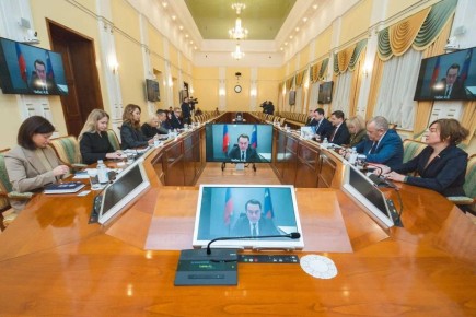 Губернатор Андрей Чибис поручил провести проверку по обращениям воспитателей о снижении зарплат и разработать механизм обратной связи