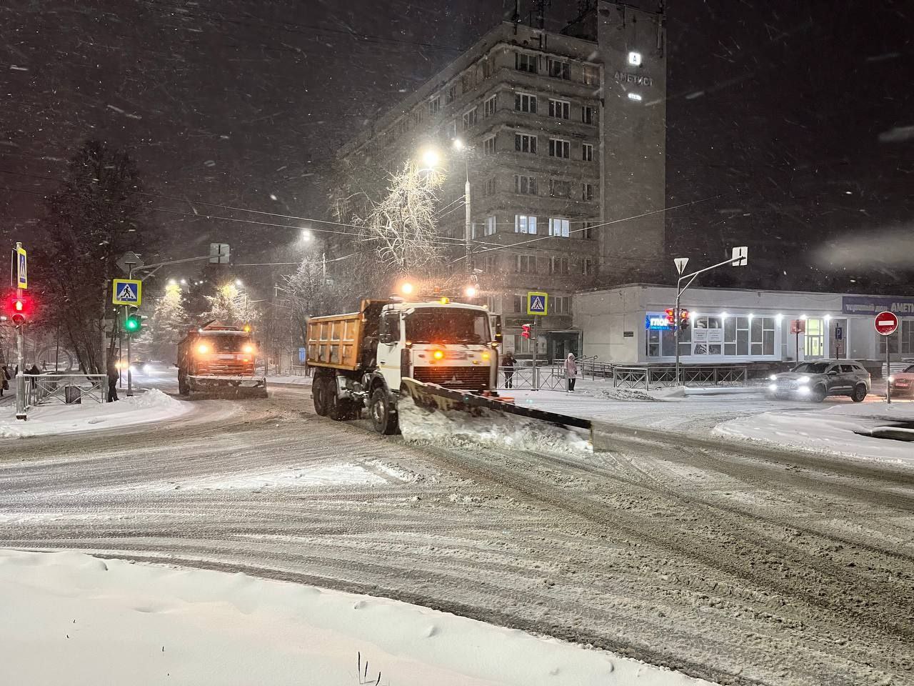 Губернатор Андрей Чибис поблагодарил сотрудников региональных служб и организаций за оперативную и слаженную работу по устранению последствий непогоды