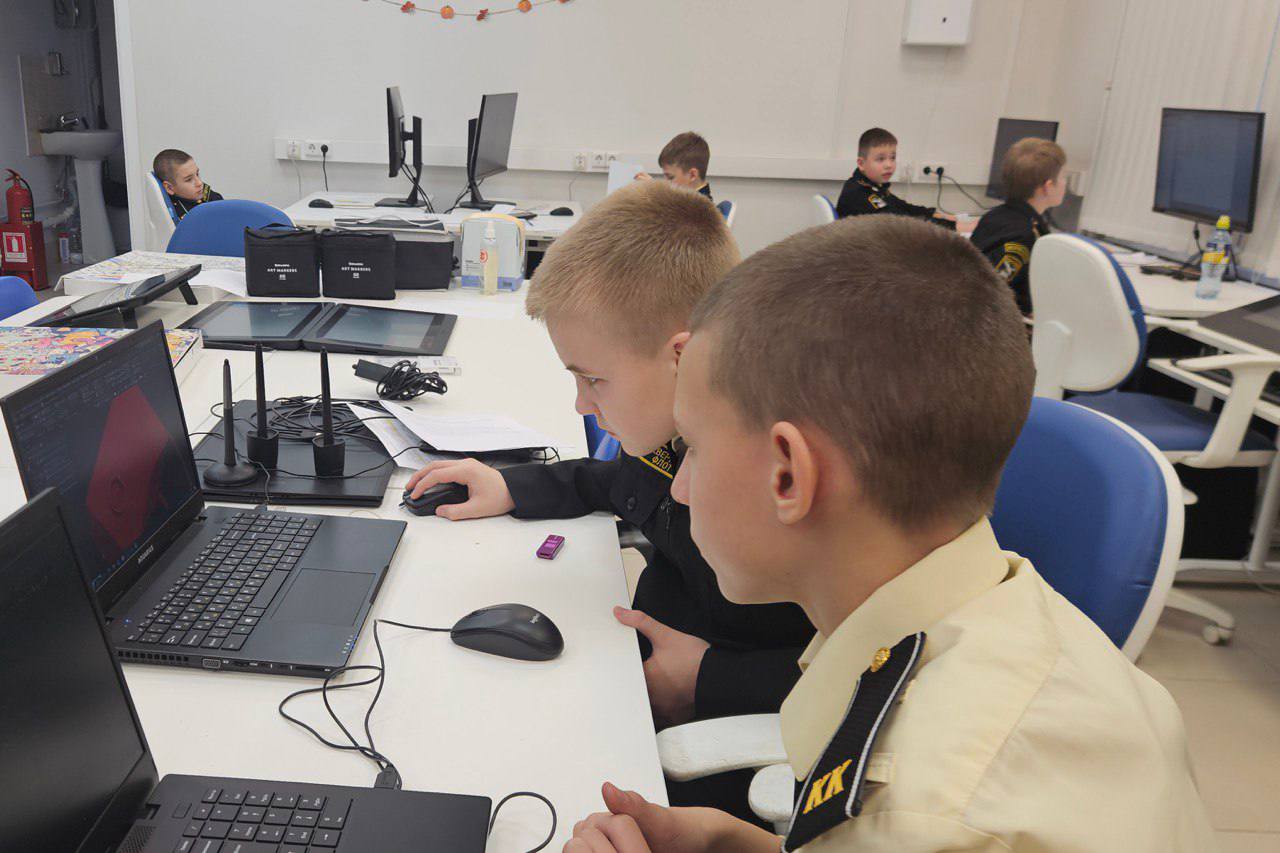 В муниципальном ресурсном центре по обучению пилотированию БПЛА на базе Кадетской школы города Мурманска (ул В муниципальном ресурсном центре по обучению пилотированию БПЛА на базе Кадетской школы города Мурманска (ул